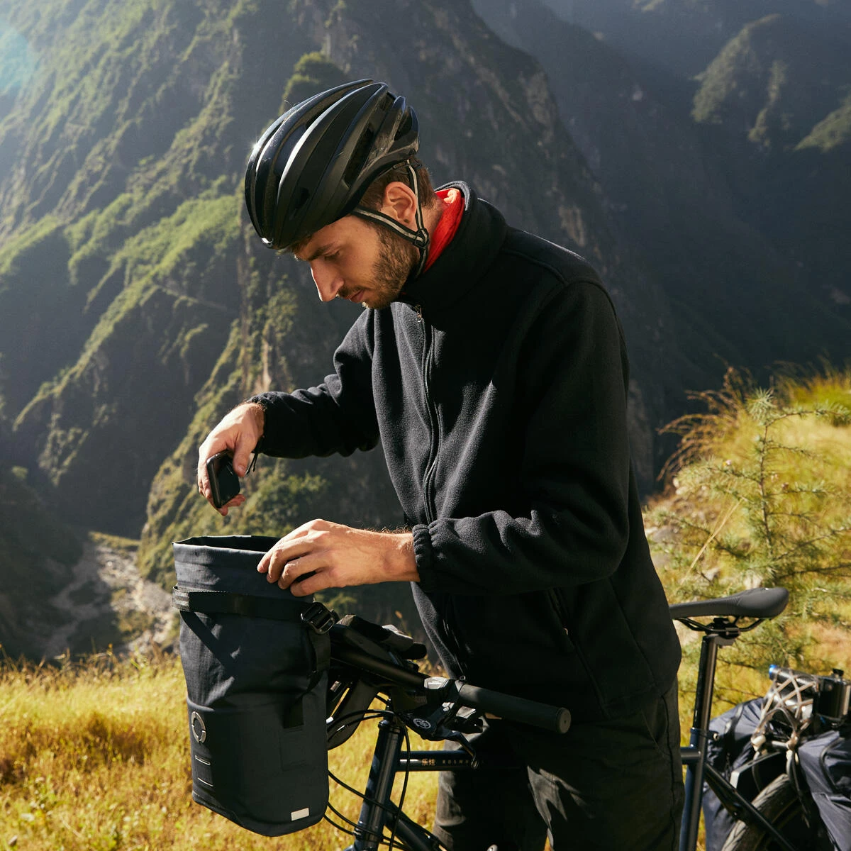 Roswheel Tour Handlebar Bag 5 Roswheel Tour Handlebar Bag - Image 5