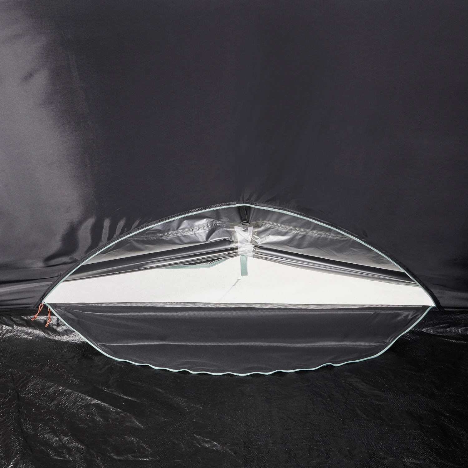 Quechua 4 Man Blackout Tent With Poles - Arpenaz 4.2 F&B 16 Quechua 4 Man Blackout Tent With Poles - Arpenaz 4.2 F&B - Image 16