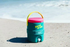 IGLOO Retro Barrel Of Fun 2 Gallon -Outdoor Camping kc88273d206089a3a71fec21ebeffb697
